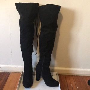 BLACK MICROSUEDE BOOTS